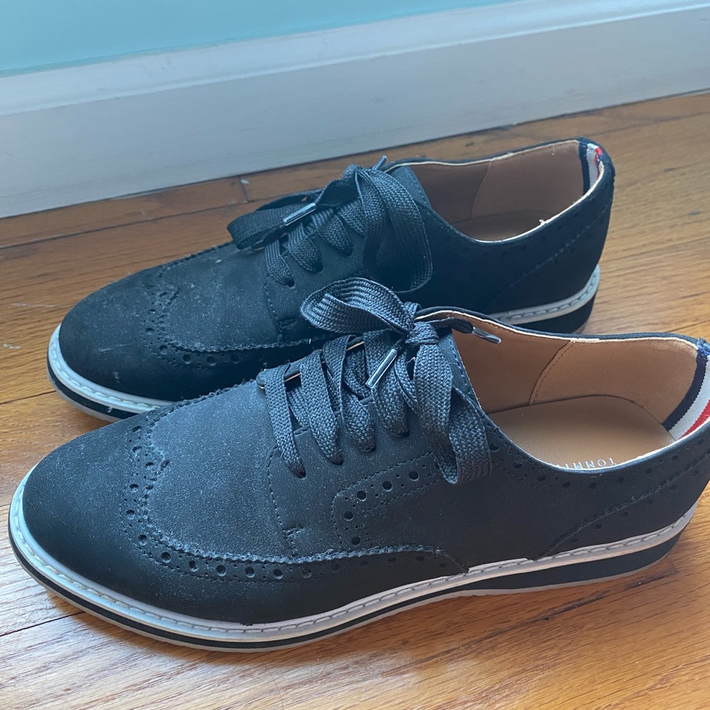 Tommy Hilfiger oxfords 8.5